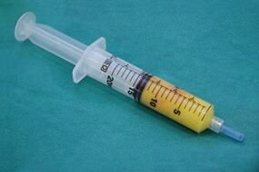 seringue avec tissu adipeux pour la chirurgie d'agrandissement du pénis