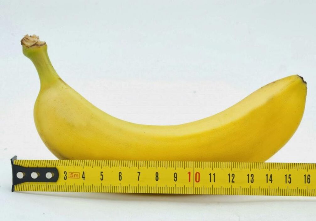 mesure du pénis avant l'agrandissement en utilisant l'exemple d'une banane